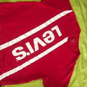 Cropped Levi’s shirt